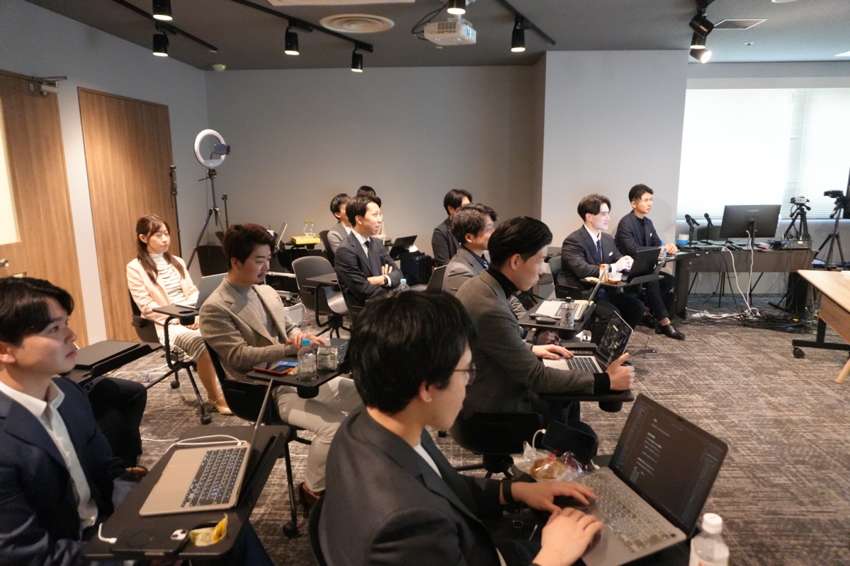 塾生たちが学ぶ様子